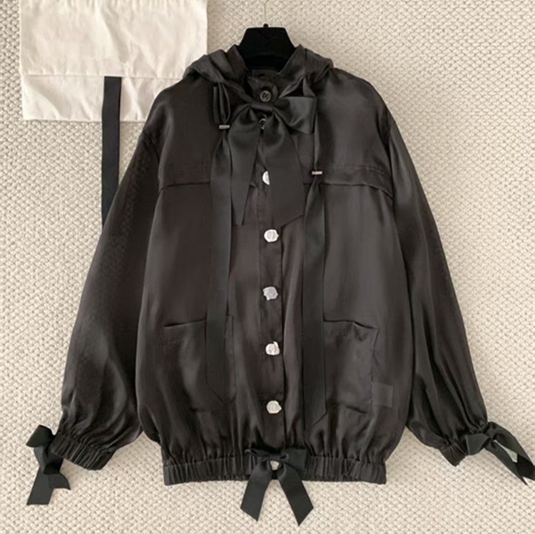 Completo da donna in seta con  - Summer Clothing In Winter recensione e prezzo